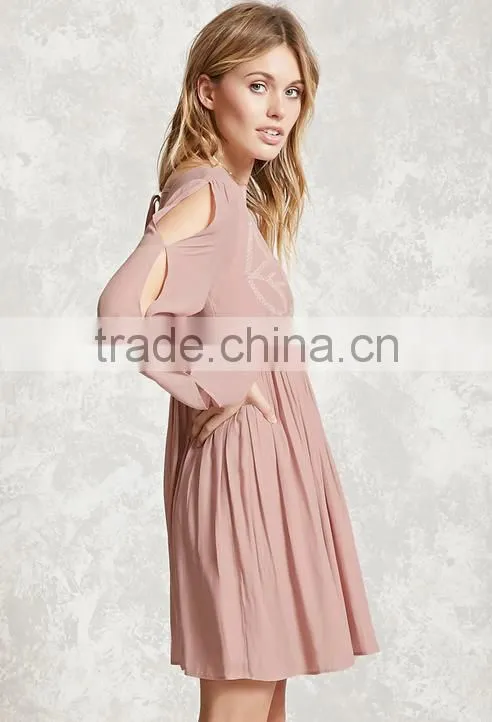 Woman Long Vented Sleeve Scoop Neck Self-Tie Back Stripe Chiffon Emroidered On the Front Dress