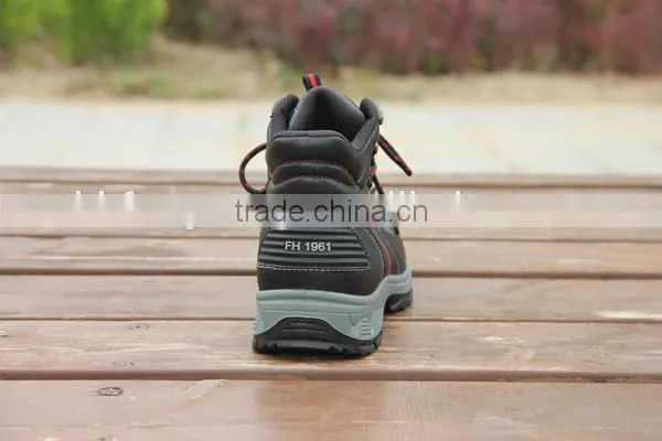 wide steel toe cap feature and unisex gender safety shoes
