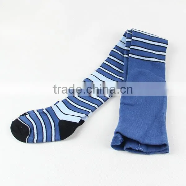 Breathable sports tights with stripes