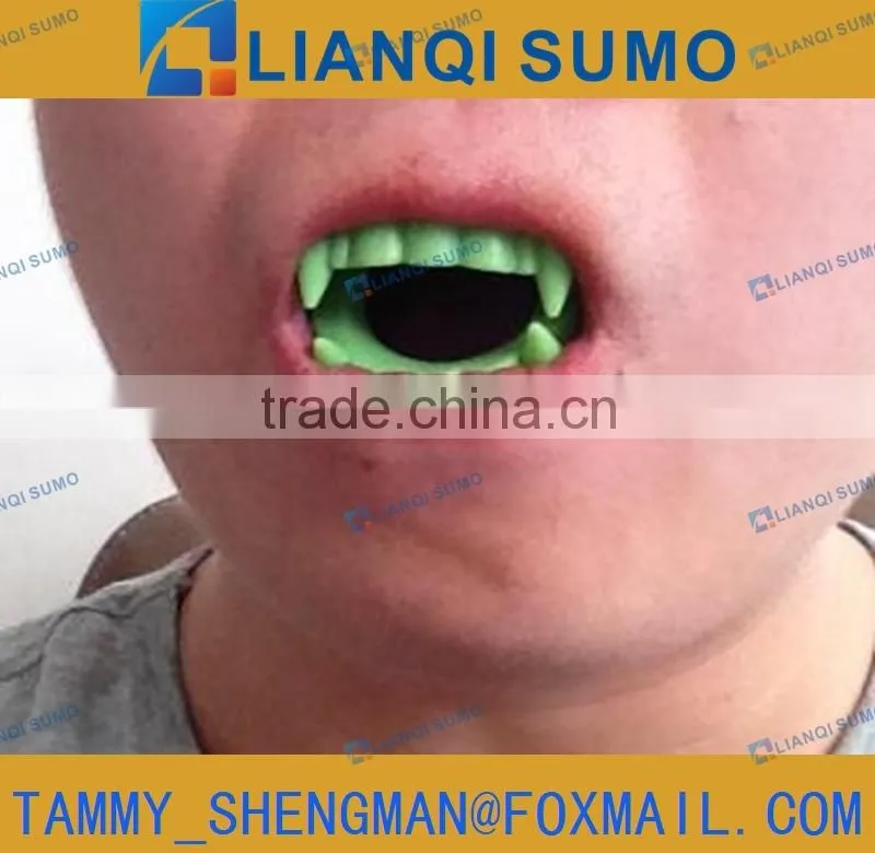 Halloween Plastic teeth / creepy product