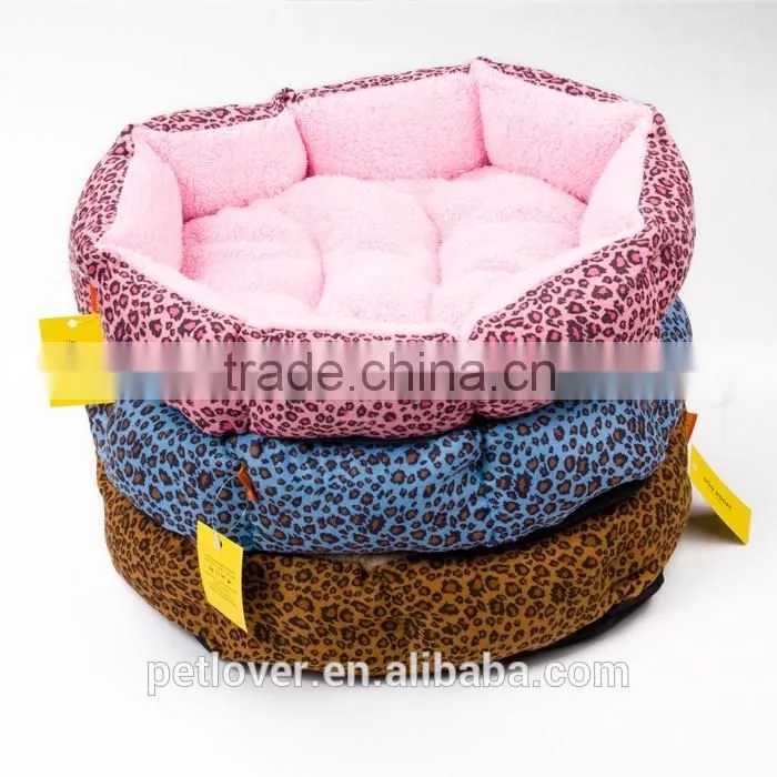 Comfortable circular pet bed for dog and cat