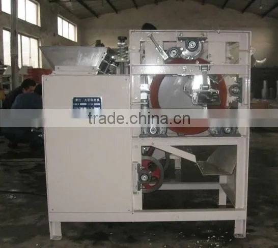roasted peanut red skin peeling machine/peanut skin peeling machine