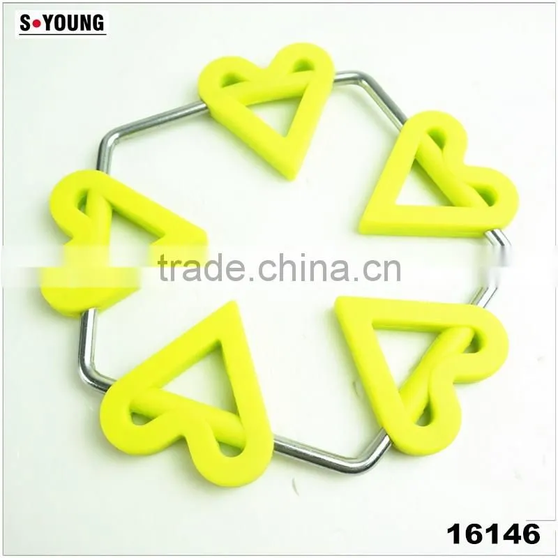 16146 heart shape unti-skidding table silicone mat