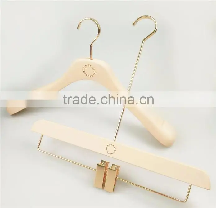 CY-655 Luxury wide shoulder rubber wooden hanger with rubber pant hanger
