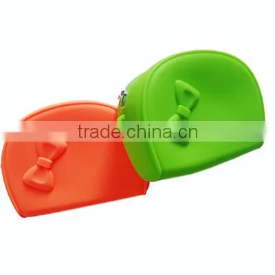 2014 cheap promotion heart and hand silicone bag