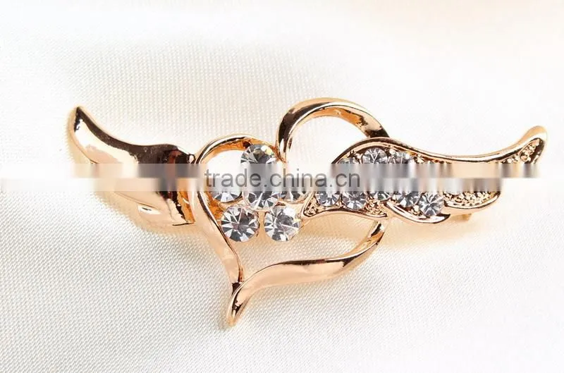 Fashion crystal butterfly brooch