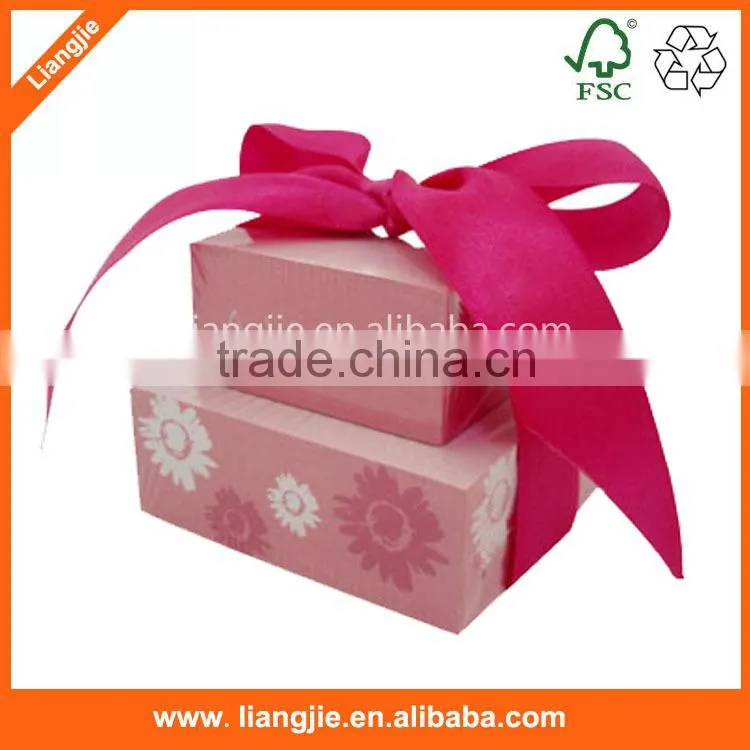 wooden pallet with memo cube,note block with wood pallet