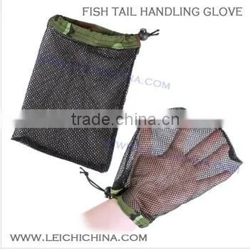 Easily catch and release fish tail handling fishing gloves