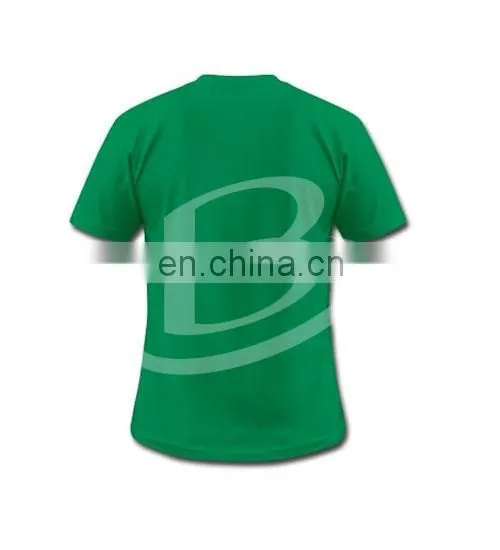 Bayrisches Paar mit Riesenbrezel T-Shirt