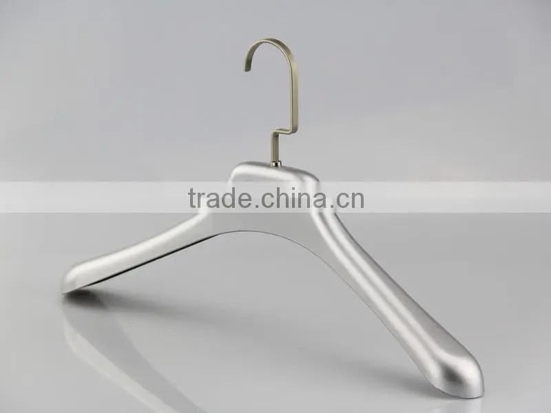 2016 fashion plastic electronic plated hanger with antislip notch