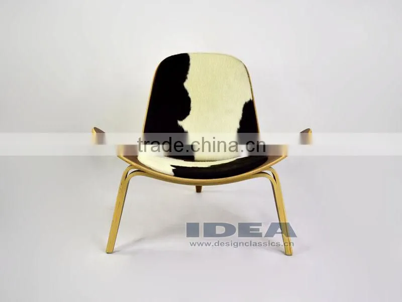 Replica Hans Wegner Lounge Chair - Walnut Shell/ Pony Skin