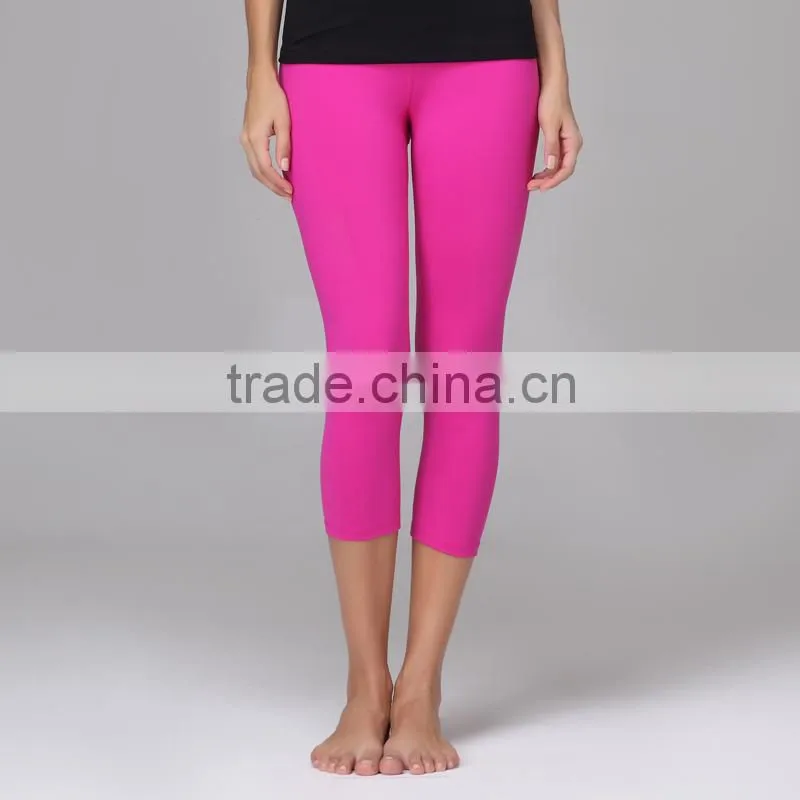Popular women's yoga capri pants made of 87% Nylon and 13% Spandex girl's fashion sports capri pant