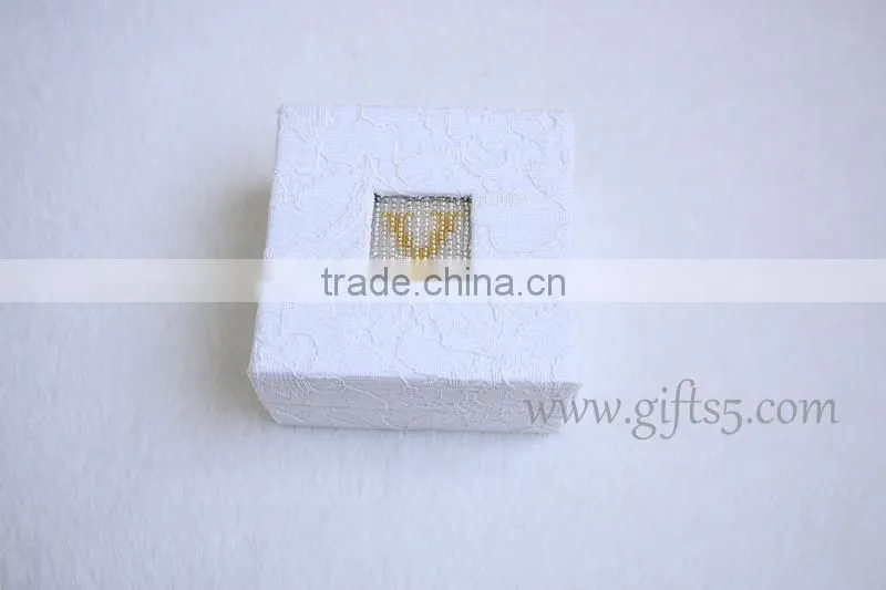 Latest wedding jewelry boxes with beaded name plate of V