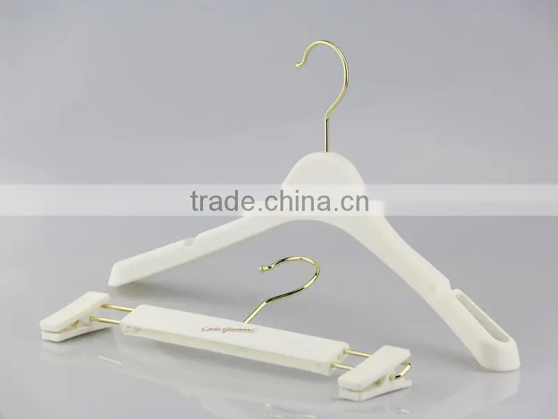 white plastic hanger and pants hanger with custom logo
