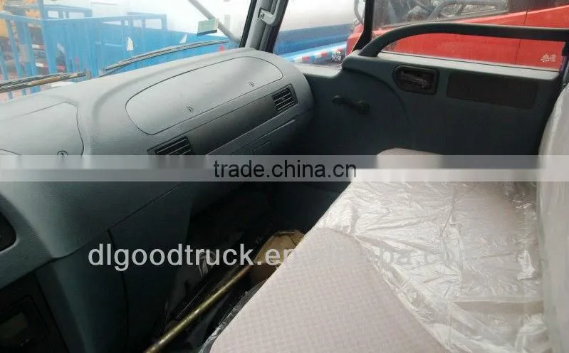 Dongfeng 4x2 flat bed wrecker with crane XCMG