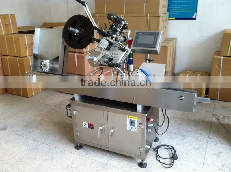 Non-dry glue horizontal labeling machine