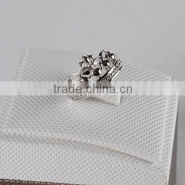 Graceful Ring Design Crown Shaped 925 Sterling Silver Ring with Rhodium Plated CZ Stones
