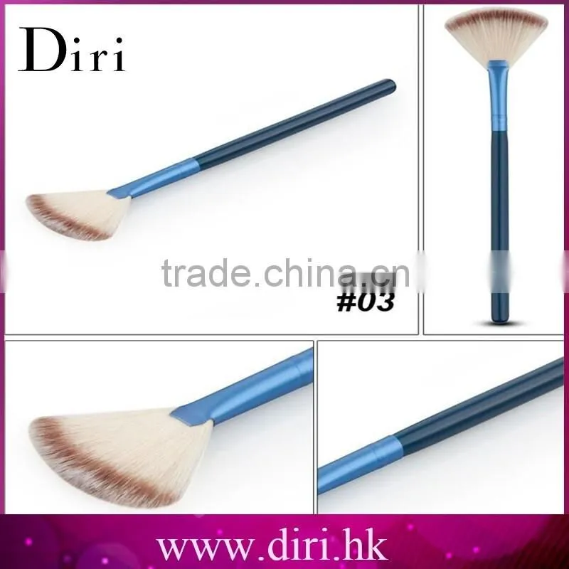 Black Fan-Shaped Handle Facial Brush Skin Care Makeup Tool Facial Concealer Makeup Brush