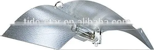 Adjustable wing light reflector