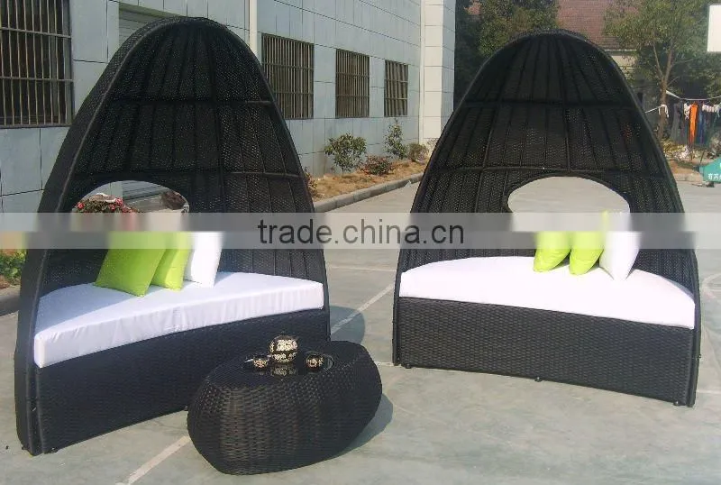 PE rattan lounge or leisure wicker sunbed