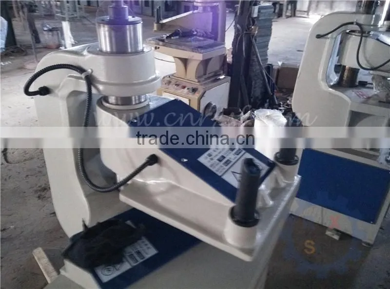 Custom plastic T-shirt bag punching blade