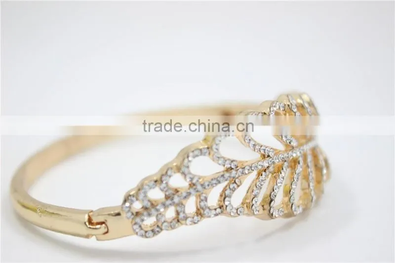 Gold Plated Fashion Design Feather Metal & White Diamond Open Cuff Bangle Bracelet For Women Gift For 2016New Intrend style