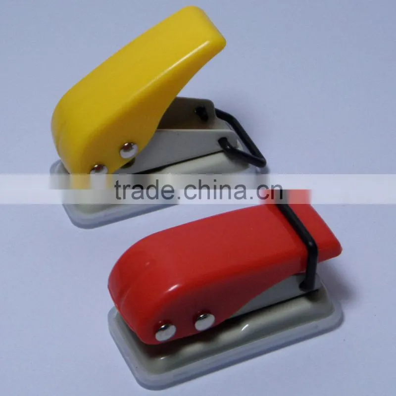 Cheap portable plastic small 1 hole puncher