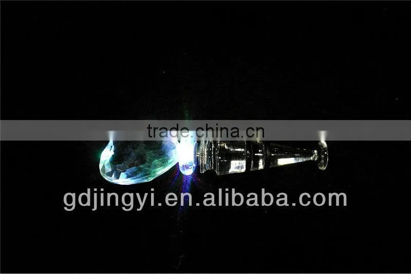 2014 dongguan new fanshion Acrylic wine stopper with color changing LED