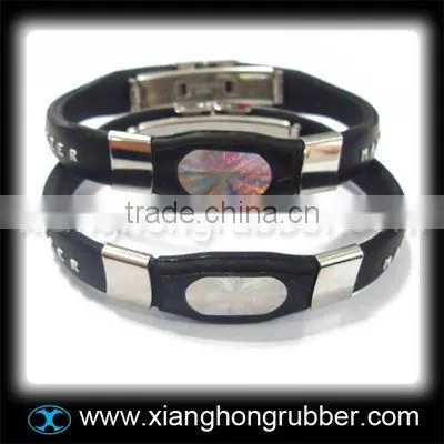 Latest design silicone bracelet with stainless steel accessoire