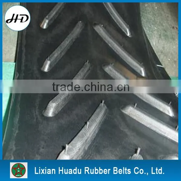 Figured rubber conveyor belts