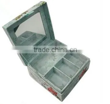 Square cosmetic box with a mirror