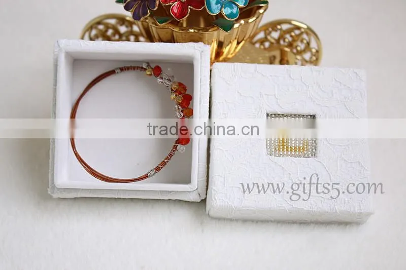 Elegant unique cardboard jewelry gift boxes with beaded name plate of L
