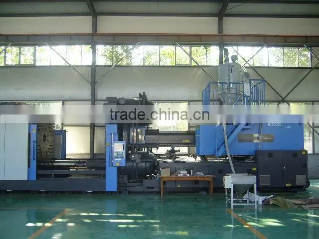 mechanical roud bale feeder for poultry