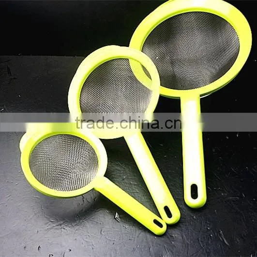 43022 Set of 3 Fine Mesh Stainless Steel Strainers with pp handle