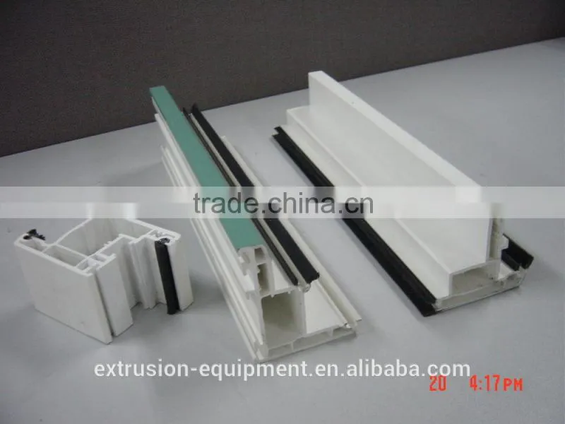 Colorful capstock tooling with co-extrusion for decoration