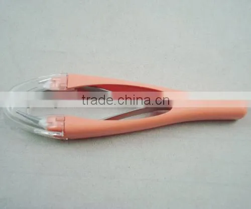 Eyebrow automic tweezers designed as makeup tools