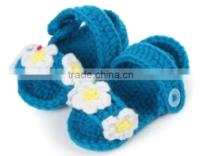 Handmade cozy barefoot baby sandals crochet pattern