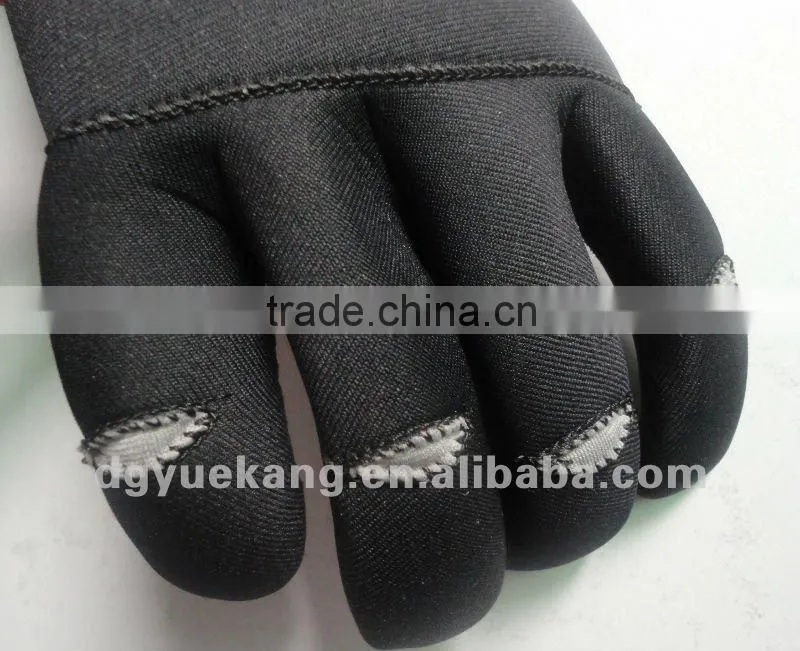 Neoprene cleaning glove