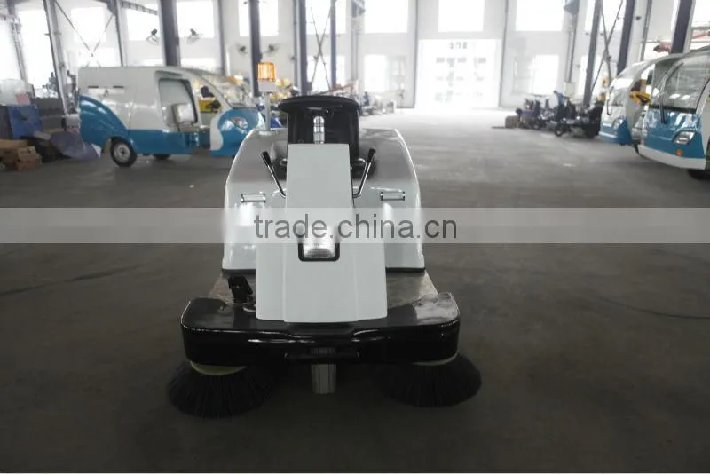 Ride-on type mechanical sweeper machine