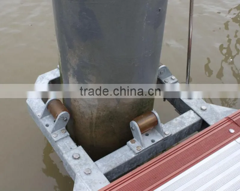 Floating dock used pile guides device