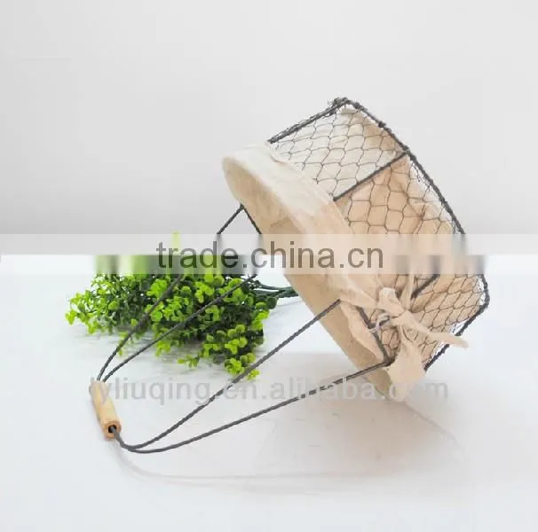 wholesale factory handmade iron wire/chicken wire stoarge basket with handle and fabric lining