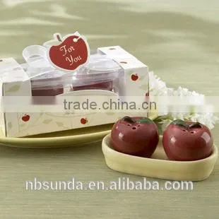 Love birds Wedding Favors Salt and Pepper Shaker
