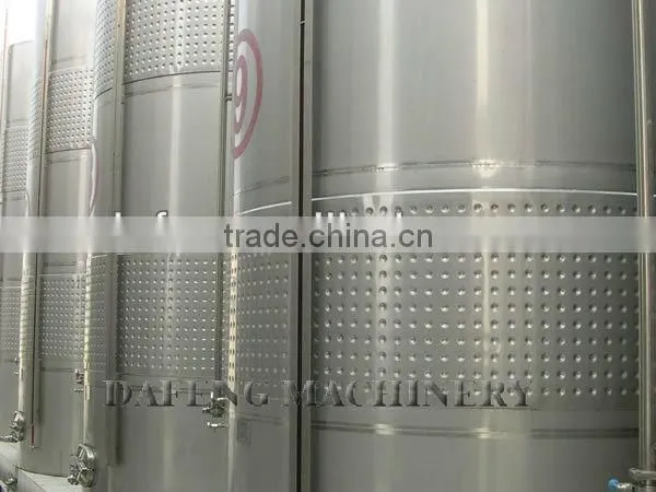 Flat bottom wine fermenting tank
