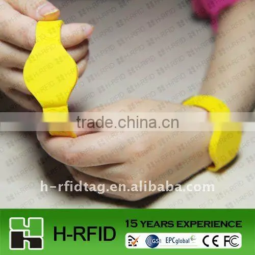2013 China new design HF access control wristband