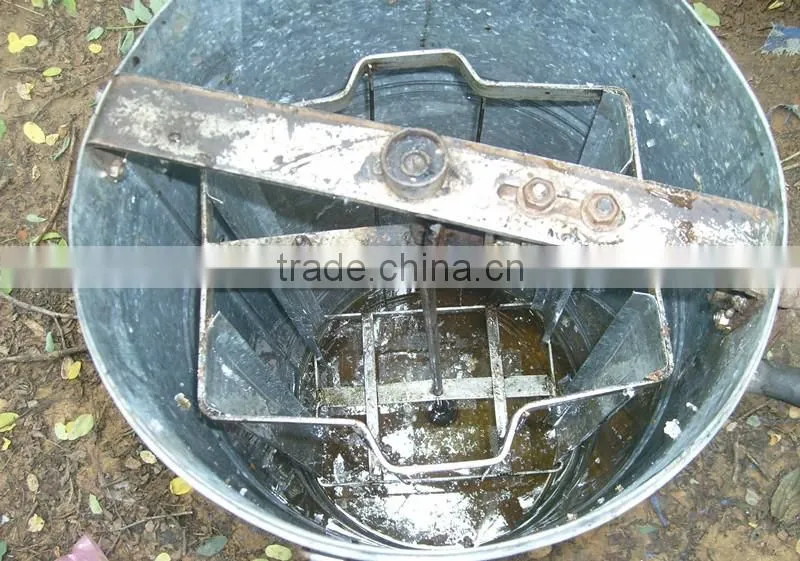 Automatic turn over honeycomb honey extracting machine