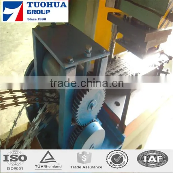 HIGH QUALITY FULL-AUTOMATIC RAZOR BARBED WIRE MACHINE