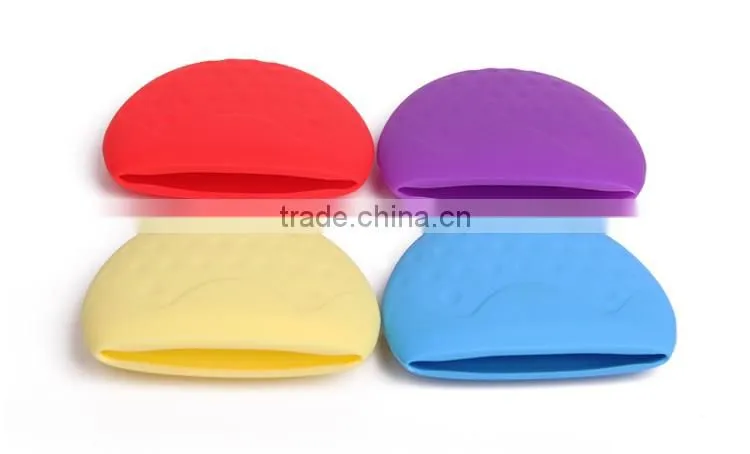 Outdoor adult silicone toothbrush cover use as water cup