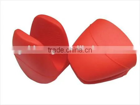Customized size heat insulation silicone gloves/safe for microwave oven /hot sale silicone gloves