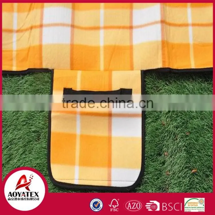 Light yellow check pattern rotaty screen printing polar fleece picnic mat