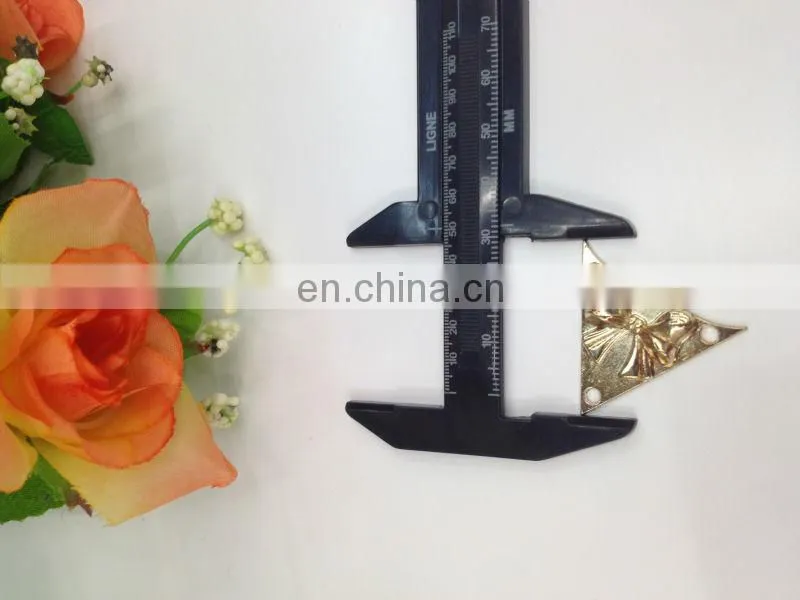 hot sell fashion hardware garment accessories sew on collar corner